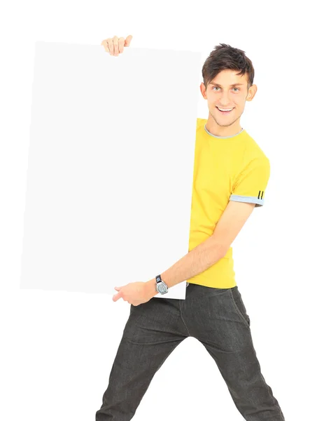 Retrato de un joven guapo sonriente con pancarta en blanco — Foto de Stock