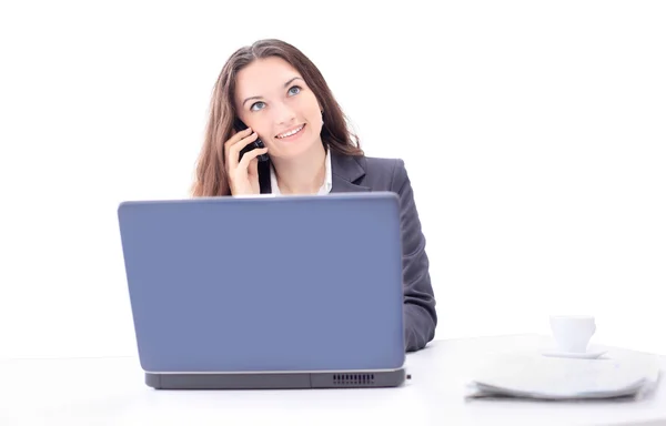Przemyślany biznes kobieta w biurze, rozmowy przez telefon, uśmiechając się. — Zdjęcie stockowe
