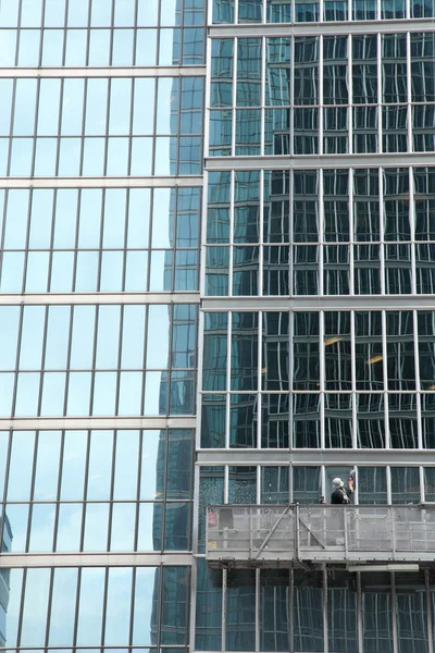 Highrise ofis pencere Yıkama — Stok fotoğraf