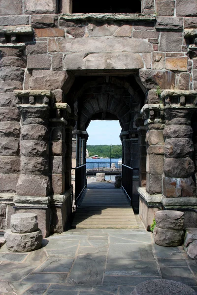 Old stone archway at boldt castle grounds — Stock Photo, Image
