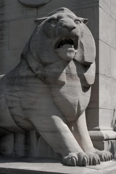 Monumento alla statua del leone — Foto Stock