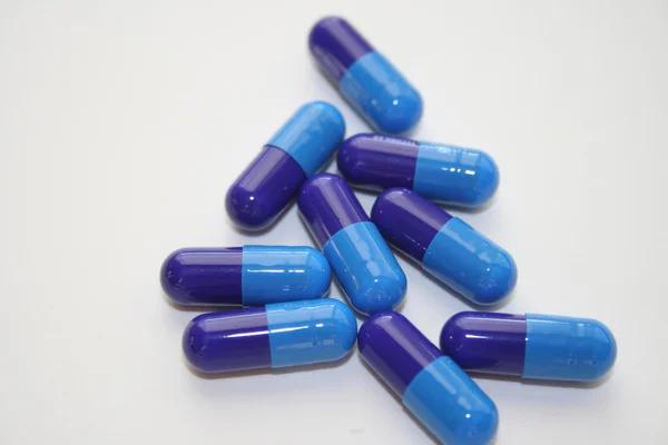 Viele blaue verschreibungspflichtige Medikamente — Stockfoto