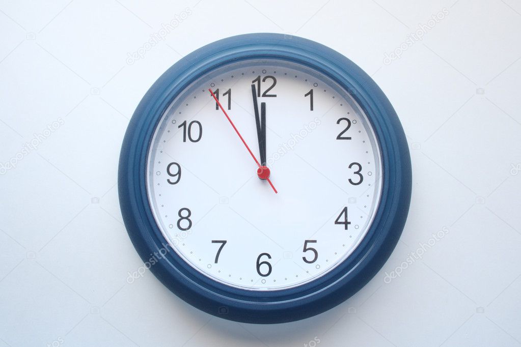 Clock showing 12 AM PM