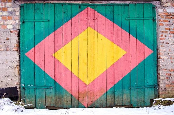 Цветные окрашенные деревянные двери фона — стоковое фото