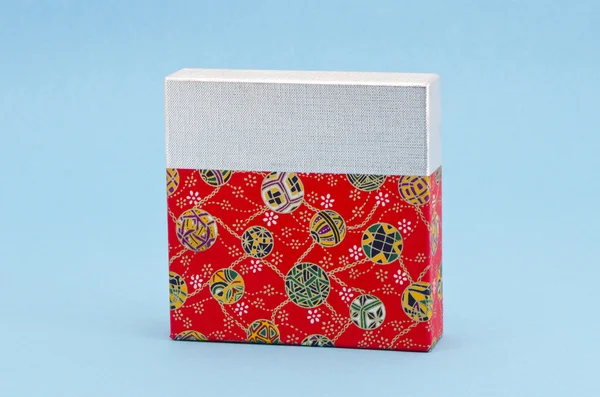 Azure arka plan üzerinde renkli hediye kutusu — Stok fotoğraf