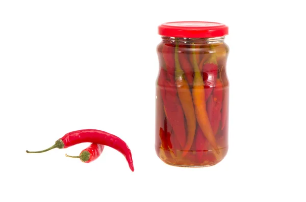 Κονσέρβες και φρέσκο κόκκινες καυτερές πιπεριές — Φωτογραφία Αρχείου
