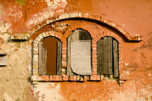 Historische manor ruïnes windows — Stockfoto