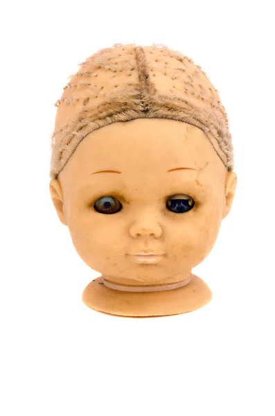 Isolado cabeça de bonecas velhas e grunge — Fotografia de Stock