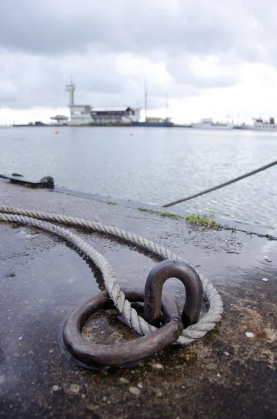 ロープで海埠頭の風景 — ストック写真