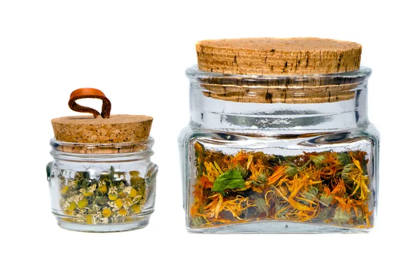 Izole calendula ve papatya çayı kavanoz — Stok fotoğraf