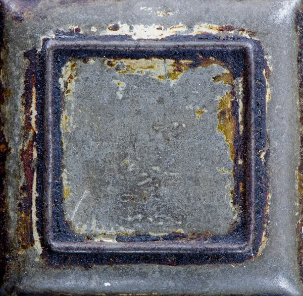 Антикварная металлическая коробка на фоне — стоковое фото