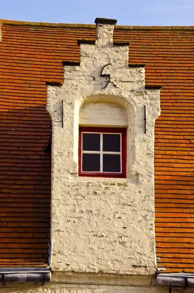 Tarihi evi pencere IR Belçika brugge — Stok fotoğraf