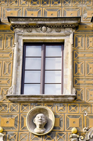 Old town ornamental wall and window — Stock Photo, Image