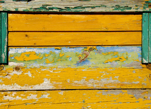 Parede de madeira pintada e rachada velha — Fotografia de Stock