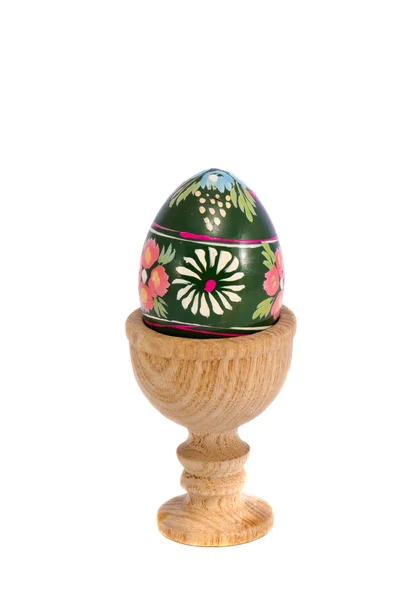 Huevo de Pascua de madera pintado aislado — Foto de Stock