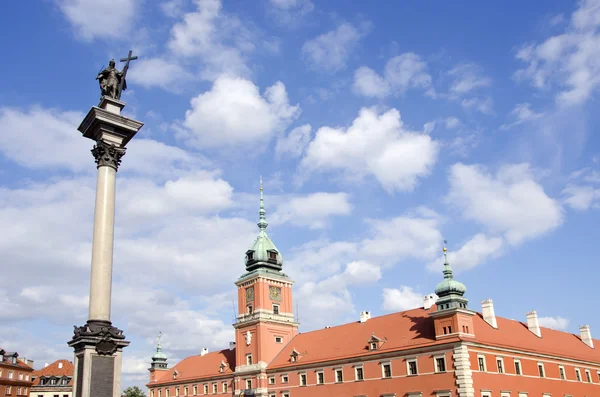Torres históricas do palácio dos reis em Varsóvia — Fotografia de Stock