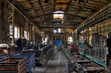 eski demir döküm fabrikası salonunda