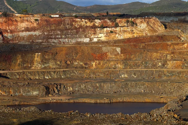 Медная шахта с открытой карьерой — стоковое фото