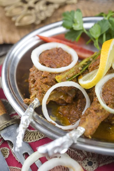 Indyjskie jedzenie, kotlety masala - siodło baranka. — Zdjęcie stockowe
