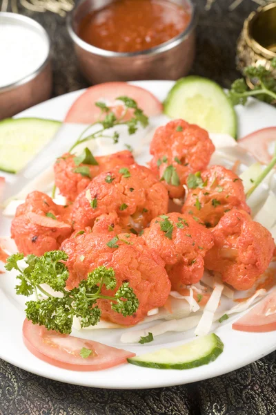 Indyjskie jedzenie, marynowany kalafior, gobi tikka. — Zdjęcie stockowe