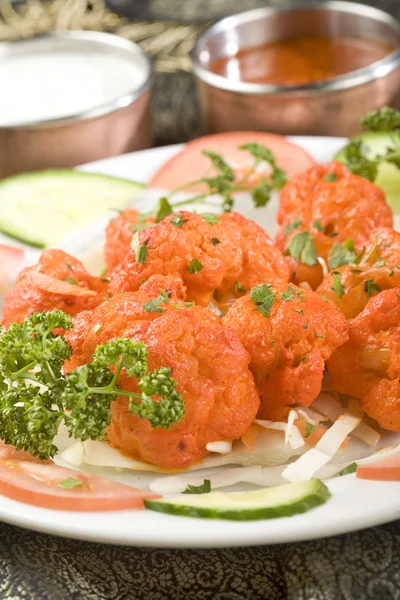 Indisches Essen, marinierter Blumenkohl, Gobi Tikka. — Stockfoto