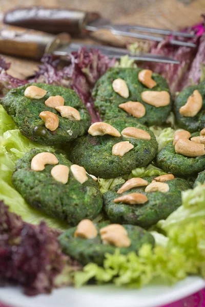 Indyjski zielony klopsiki, hara kebab. — Zdjęcie stockowe
