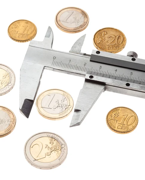 ユーロ硬貨と分離された金属のキャリパー — ストック写真