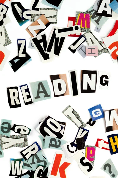 Inscripción de lectura hecha con letras recortadas — Foto de Stock
