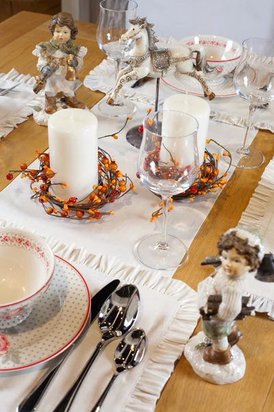 Christmas table set with sculptures — Stock Photo, Image