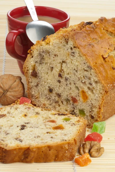 Fruit cake on a wooden pad — Stock Photo, Image