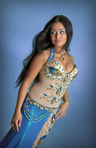 아랍어 춤의 아름 다운 소녀 댄서 — 스톡 사진
