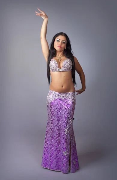 Hermosa bailarina de danza árabe — Foto de Stock