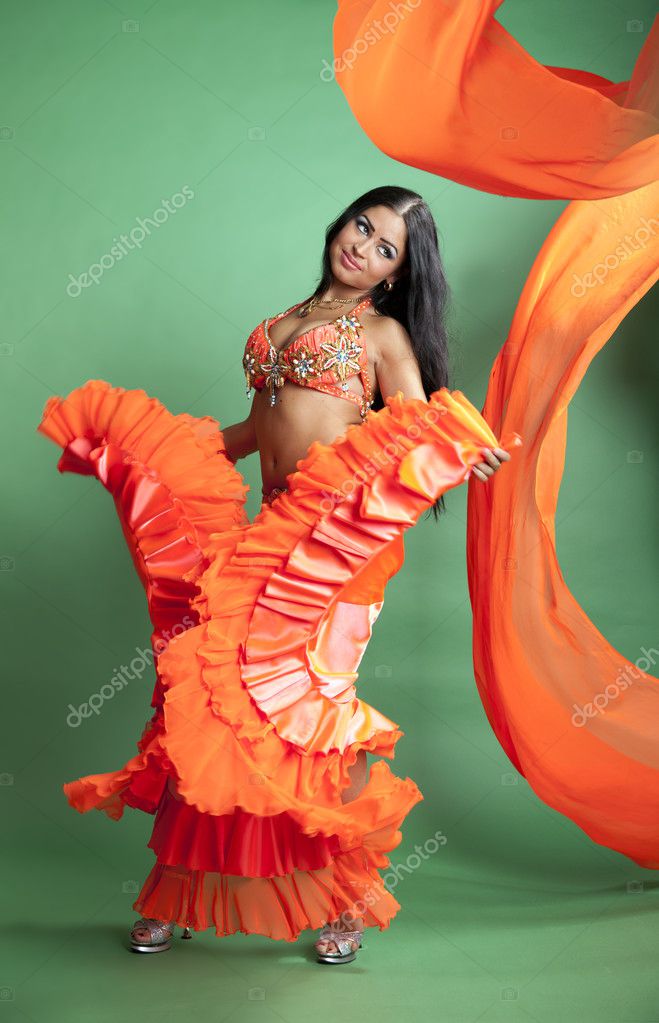 Beautiful girl dancer of Arabic dance — Stock Photo © Kary1974 9418186