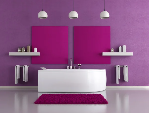 Фіолетова ванна кімната — стокове фото