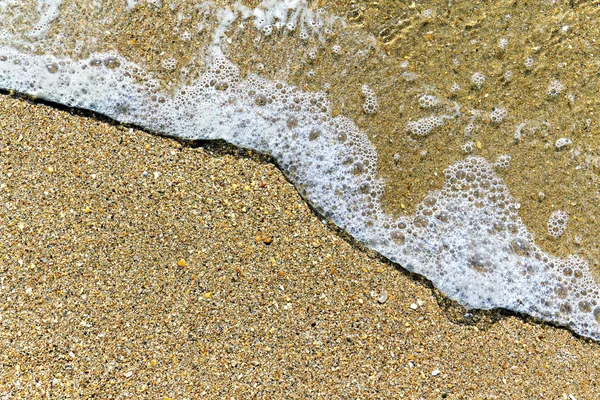 Espuma marina en el incidente de la playa —  Fotos de Stock