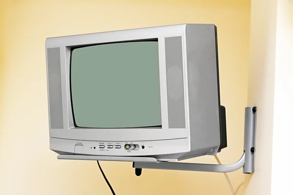Un viejo televisor en la pared — Foto de Stock
