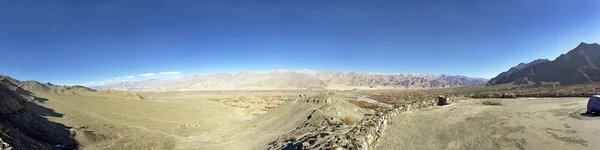 Panorama de um vale montês — Fotografia de Stock