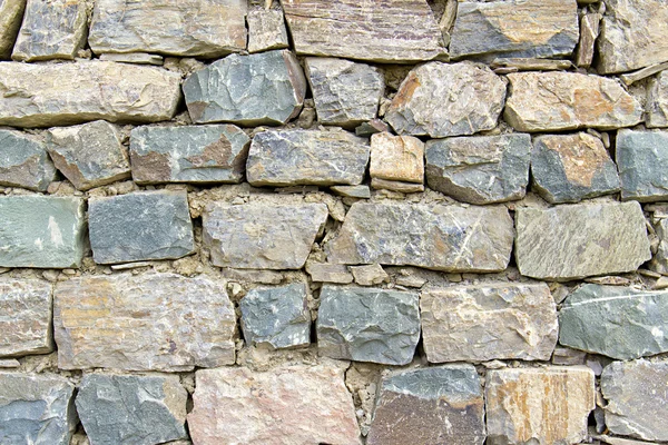 Ściana z nieobrobionych kamieni — Zdjęcie stockowe