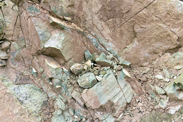 Roccia di pietra con crepe — Foto Stock
