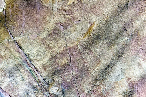 Piedra de roca con grietas — Foto de Stock