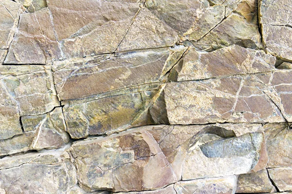 Камень с трещинами — стоковое фото