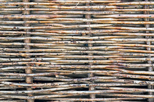 乾燥した小枝の編み枝細工塀 — ストック写真