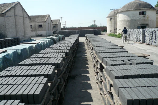 Pieczenia wolna cegły w fabryce — Zdjęcie stockowe