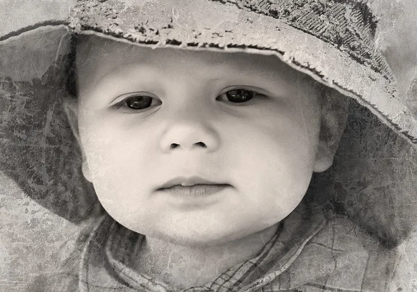 Svart och vit retro foto av bedårande omtänksamma lilla pojke närbild — Stockfoto