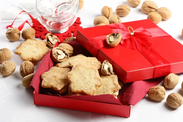 Soubory cookie cristmas v červené dárkové krabičce — Stock fotografie