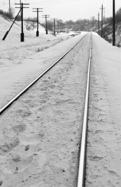 Ferrocarril se extiende en la distancia — Foto de Stock