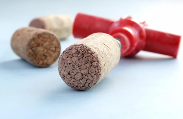 Kork från vin och en korkskruv bulyki — Stockfoto