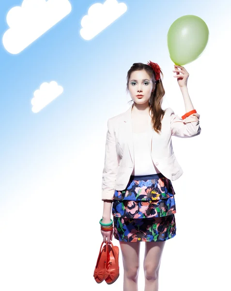 Αστείο κορίτσι με ένα μπαλόνι — Φωτογραφία Αρχείου