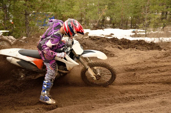 Rider stuck in deep ruts turning the sandy motocross track — Stock Photo, Image