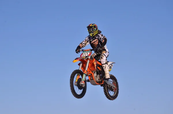 RÚSSIA, SAMARA - JANEIRO 3: Prática de motocross, D. Vintaev perfo — Fotografia de Stock